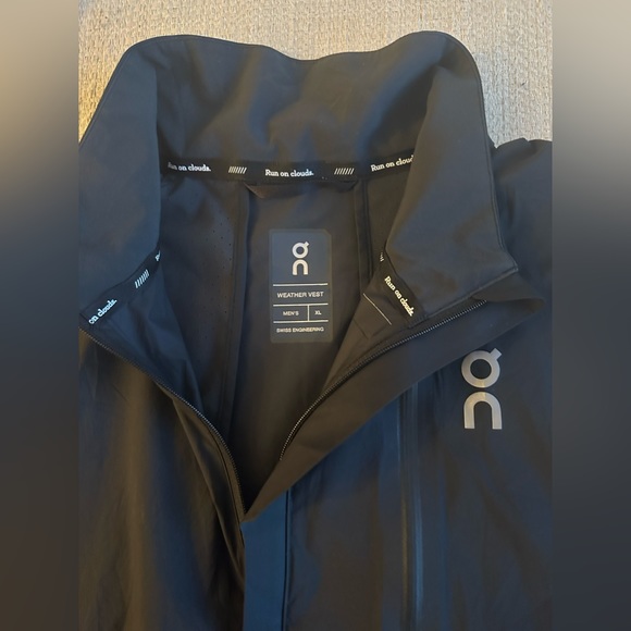 Cloud weather vest new XL - Picture 3 of 5